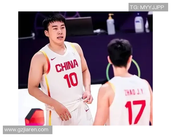 姚明亲自主持节目分享篮球人生经历与成长故事引发观众热烈讨论