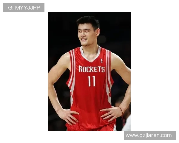 姚明在篮球生涯中付出的努力与坚持成就了他的传奇之路