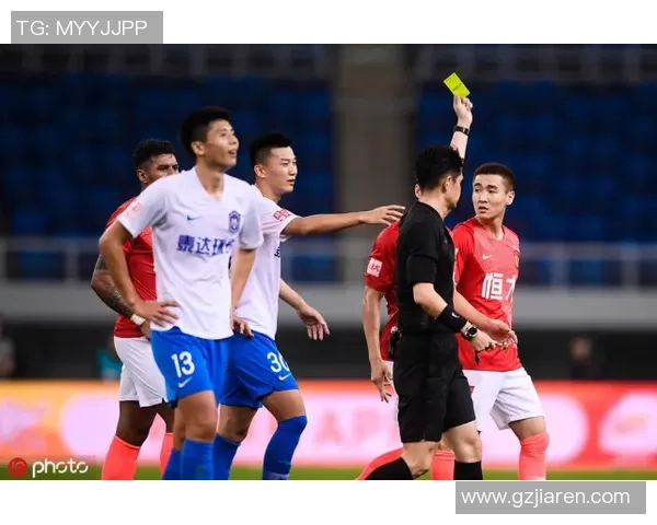 足总杯精彩对决曼联与多特蒙德战成平局争议判罚引发全场热议